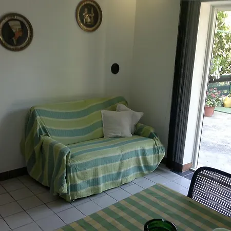 Violeta Gostinjska kuća 3*