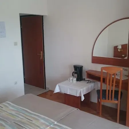 Violeta Πανσιόν Palit